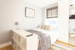 Modern and Chic Studio Flat for 2 people in West Kilburn by Queen's Park